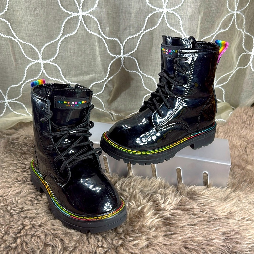 (H) Kurt Geiger Lace-up ankle boots with patent leather siper, Sz 9 little kid